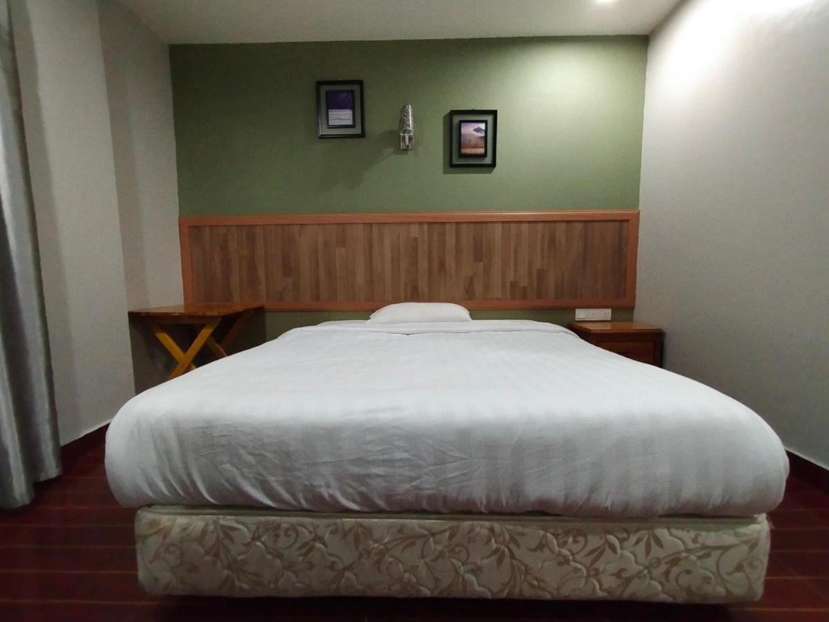 Oyo 90248 Kapitan Inn بينتولو المظهر الخارجي الصورة
